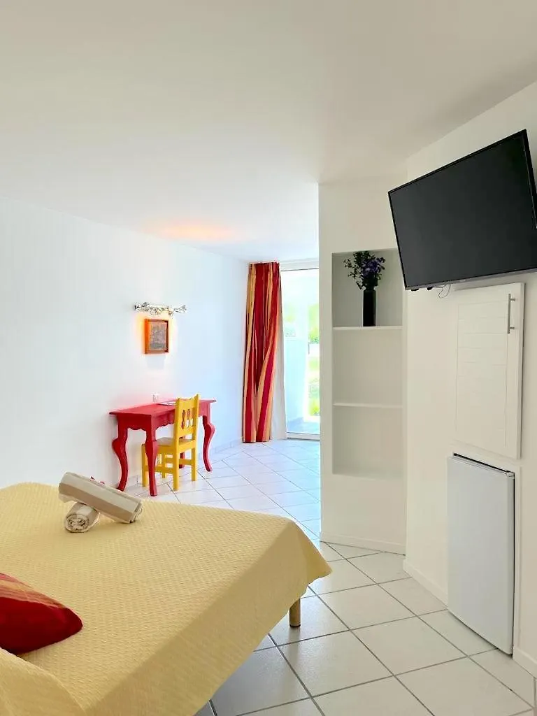 Le Domaine Anse Marcel Beach Resort 0*,